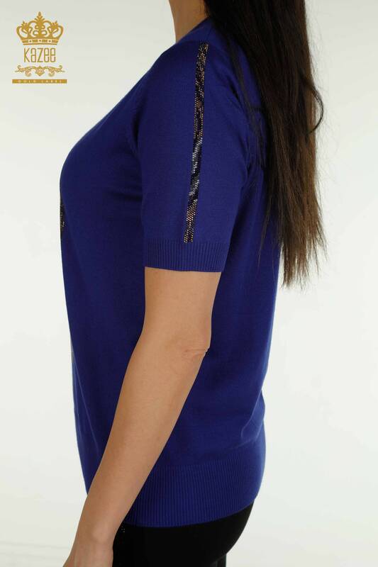 Женский трикотажный свитер Сакс с леопардовой вышивкой оптом - 30747 | КАZEE