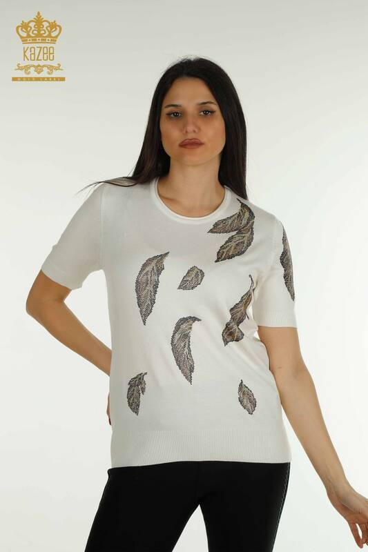 Женский трикотажный свитер с рисунком листьев экрю оптом - 30477 | КАZEE