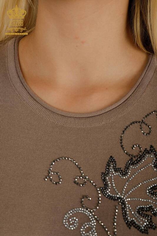 Женский вязаный свитер оптом с вышивкой листьев норки - 30654 | КАZEE