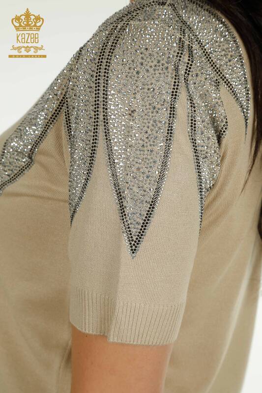 Женский вязаный свитер оптом с вышивкой на плечах, светло-бежевый - 30792 | КАZEE