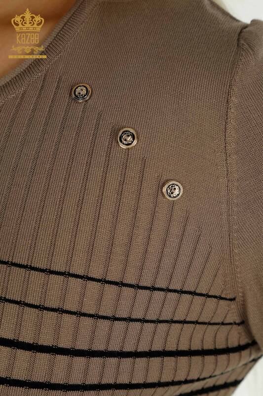 Женский вязаный свитер с деталями на плечах оптом, норковый-черный - 30079 | КАZEE