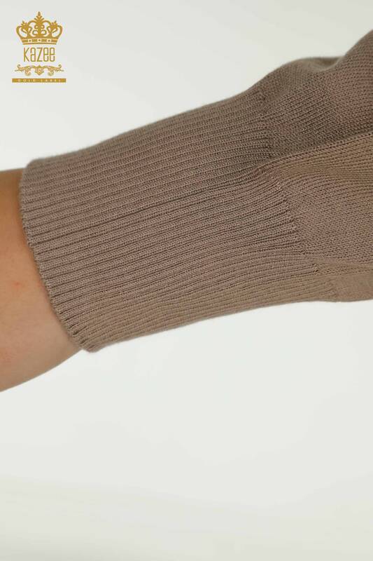 Женский вязаный свитер с деталями на плечах оптом, норковый-черный - 30079 | КАZEE