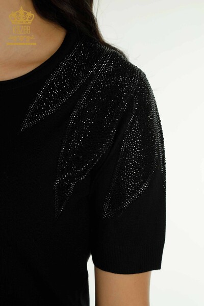 Оптовая продажа женского трикотажного свитера с вышивкой камнями на плечах черного цвета - 30792 | КАZEE - Thumbnail (2)