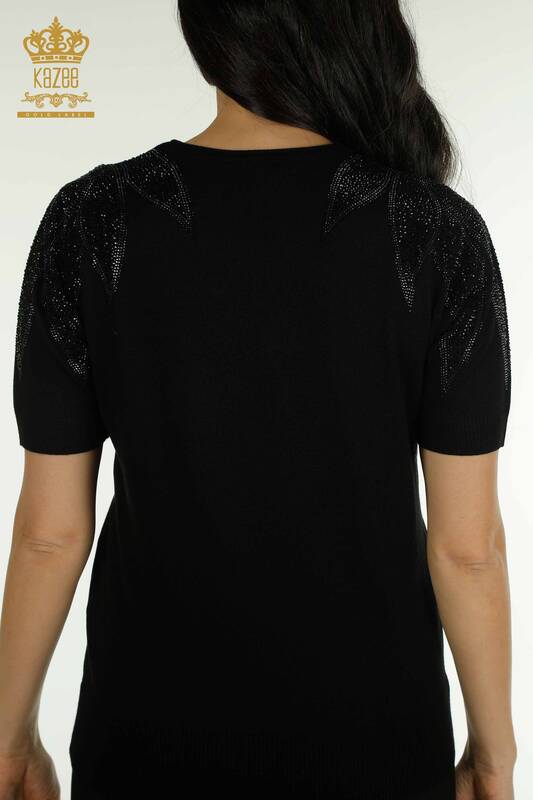 Оптовая продажа женского трикотажного свитера с вышивкой камнями на плечах черного цвета - 30792 | КАZEE