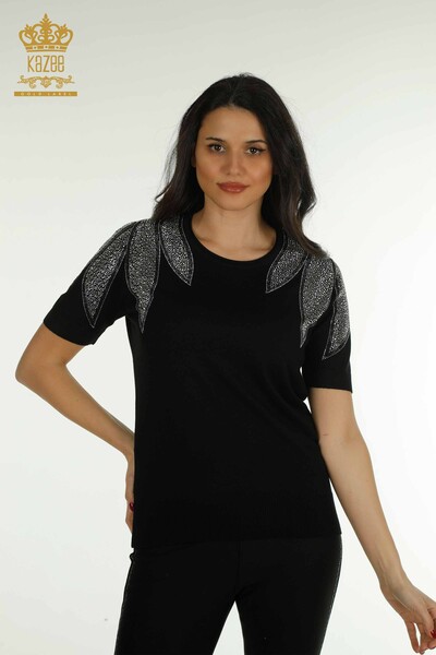 Kazee - Женский вязаный свитер оптом с вышивкой камнями на плечах черно-белый - 30792 | КАZEE