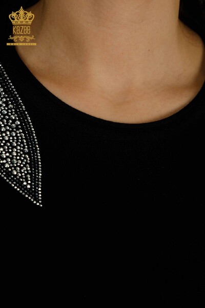 Женский вязаный свитер оптом с вышивкой камнями на плечах черно-белый - 30792 | КАZEE - Thumbnail