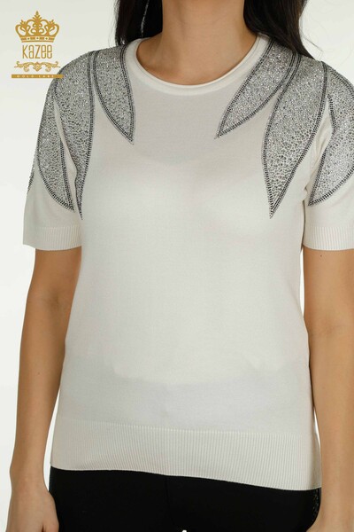KAZEE - Оптовая продажа женского трикотажного свитера с вышивкой камня на плечах цвета экрю - 30792 | КАZEE (1)