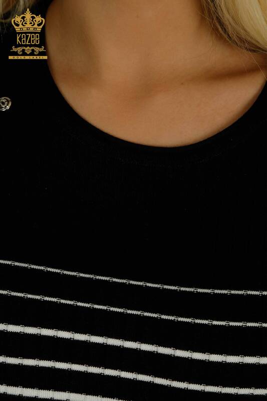 Женский вязаный свитер с деталями на плечах оптом, черный-бежевый - 30079 | КAZEE