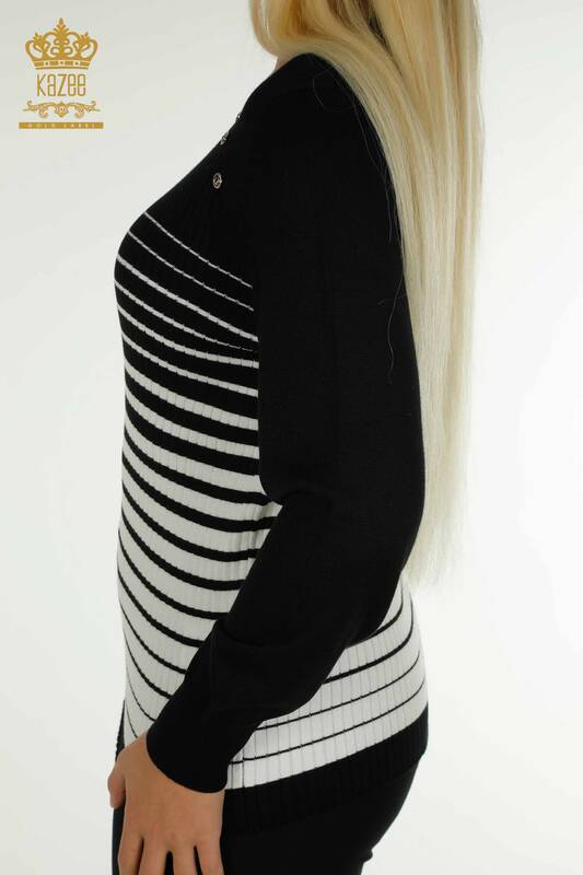 Женский вязаный свитер с деталями на плечах оптом, черный-бежевый - 30079 | КAZEE