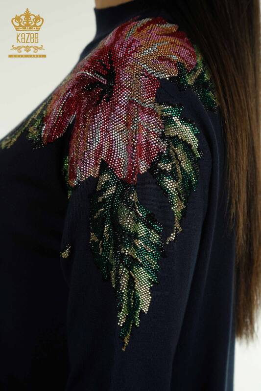 Оптовая продажа женского трикотажа Свитер с цветочным узором на плечах Темно-синий - 30542 | КАZEE