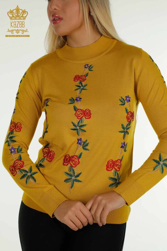 Женский вязаный свитер оптом с шафрановым рисунком розы - 16285 | КАZEE