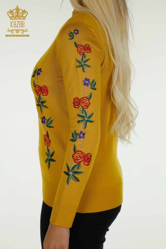 Женский вязаный свитер оптом с шафрановым рисунком розы - 16285 | КАZEE