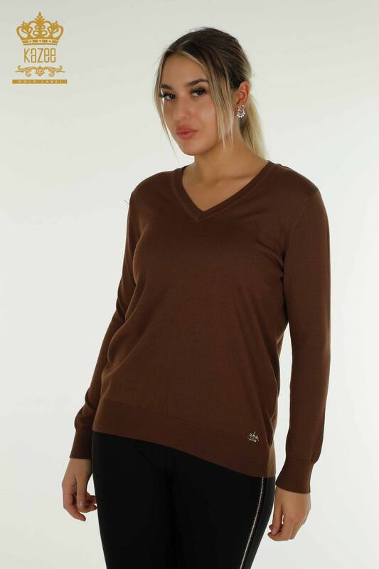 Женский вязаный свитер с длинным рукавом коричневого цвета оптом - 11071 | КАZEE