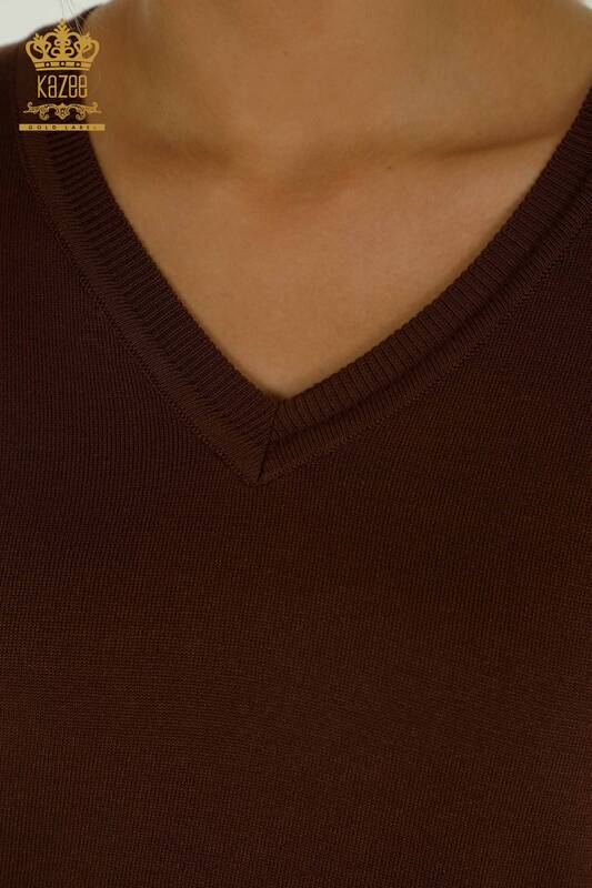 Женский вязаный свитер с длинным рукавом коричневого цвета оптом - 11071 | КАZEE