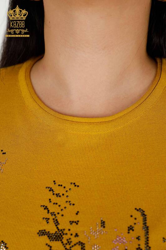 Женский вязаный свитер оптом с шафрановым цветочным узором - 30214 | КАZEE