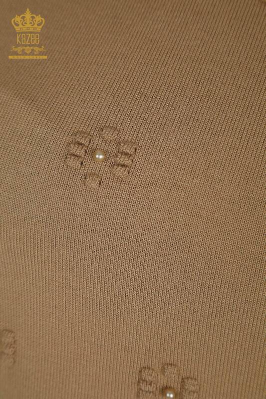 Женский вязаный свитер оптом с цветочным принтом бежевого цвета - 16876 | КАZEE