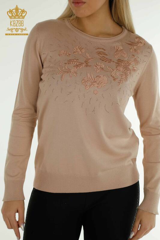 Женский трикотажный свитер оптом с цветочной вышивкой Пудра - 16849 | Кazee