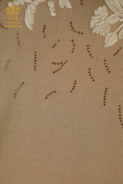 Женский трикотаж оптом Свитер с цветочной вышивкой Бежевый - 16849 | КАZEE - Thumbnail
