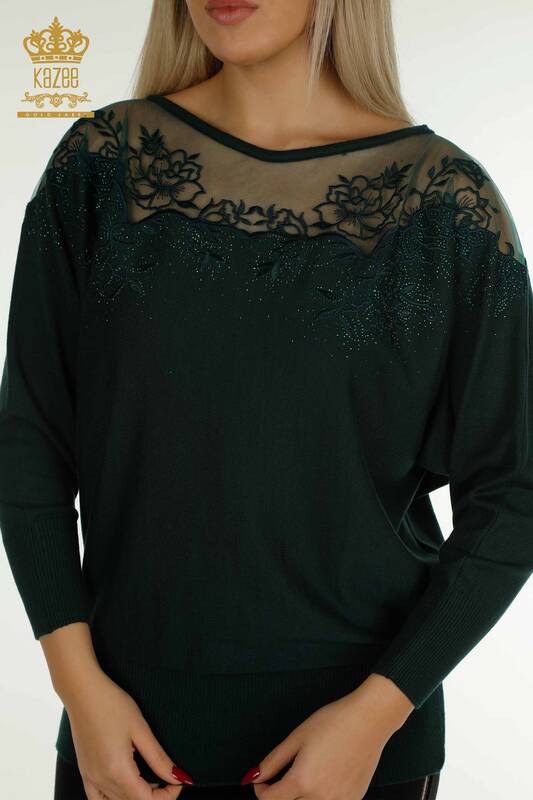 Женский вязаный свитер оптом с цветочной вышивкой Нефти - 30228 | КАZEE