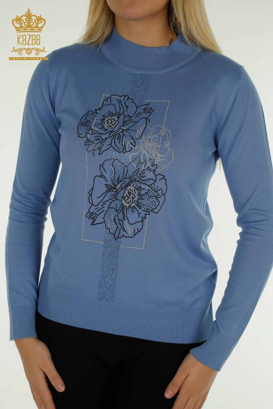 Женский вязаный свитер оптом синий с цветочной вышивкой - 30614 | КАZEE