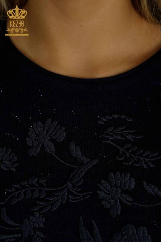 Женский трикотажный свитер оптом с цветочной вышивкой, темно-синий - 16849 | КAZEE