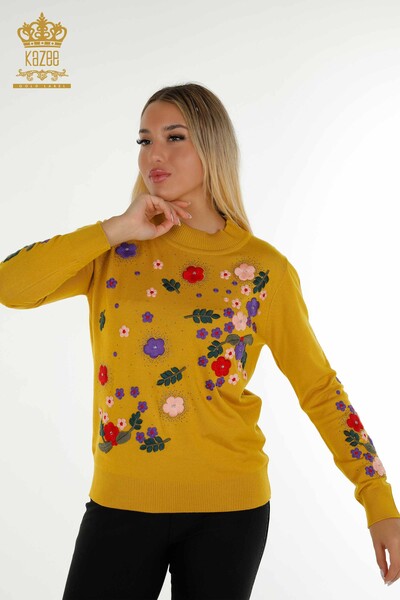 Женский вязаный свитер оптом с цветочной вышивкой Шафран - 16760 | КАZEE - Thumbnail