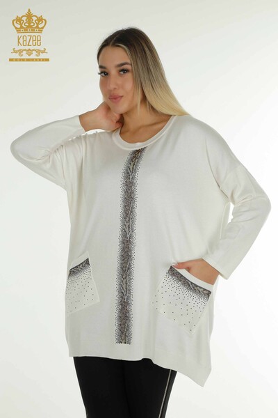 Женский вязаный свитер в полоску с вышивкой камнями, экрю оптом - 30621 | КАZEE - Thumbnail