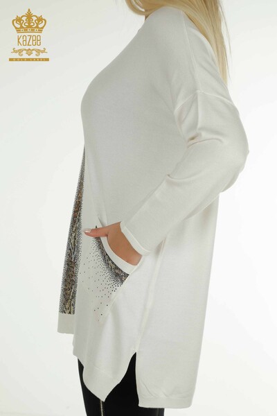 Женский вязаный свитер в полоску с вышивкой камнями, экрю оптом - 30621 | КАZEE - Thumbnail