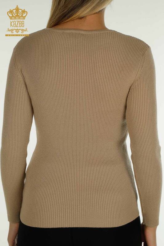 Женский вязаный свитер с воротником бежевого цвета оптом - 30392 | КAZEE