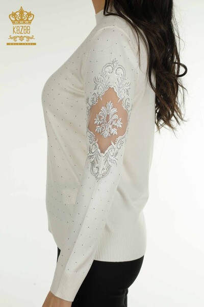 Женский вязаный свитер с вышивкой цвета экрю оптом - 30892 | КАZEE - Thumbnail