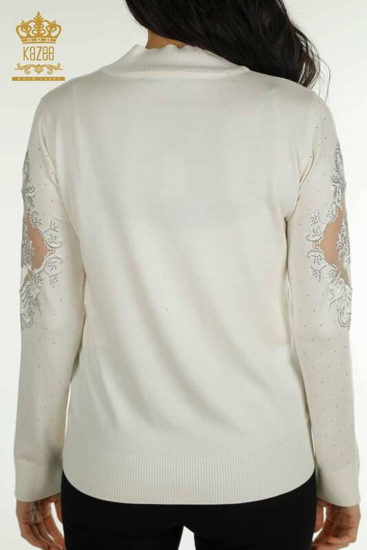 Женский вязаный свитер с вышивкой цвета экрю оптом - 30892 | КАZEE