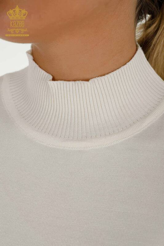 Женский вязаный свитер оптом с высоким воротником из вискозы цвета экрю - 16168 | КАZEE