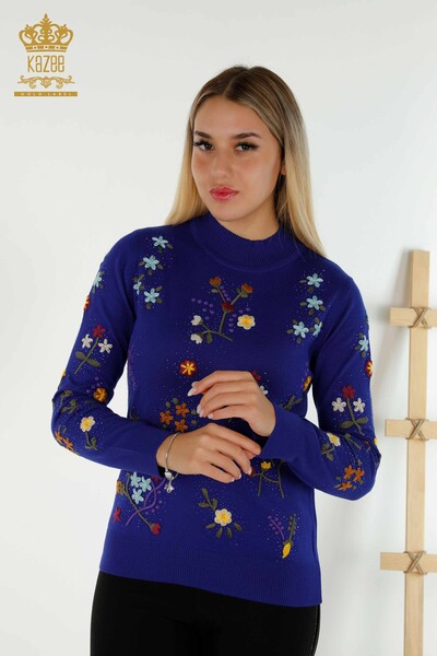 Kazee - Женский вязаный свитер оптом сакс с разноцветной цветочной вышивкой - 16445 | КАZEE