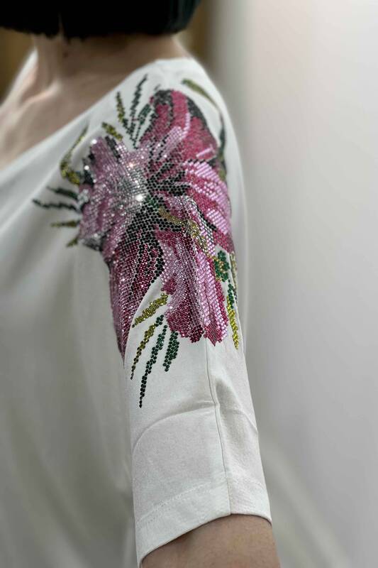 оптом Женская блузка с цветочным узором из горного хрусталя на плече с коротким рукавом - 77800 | КАZЕЕ