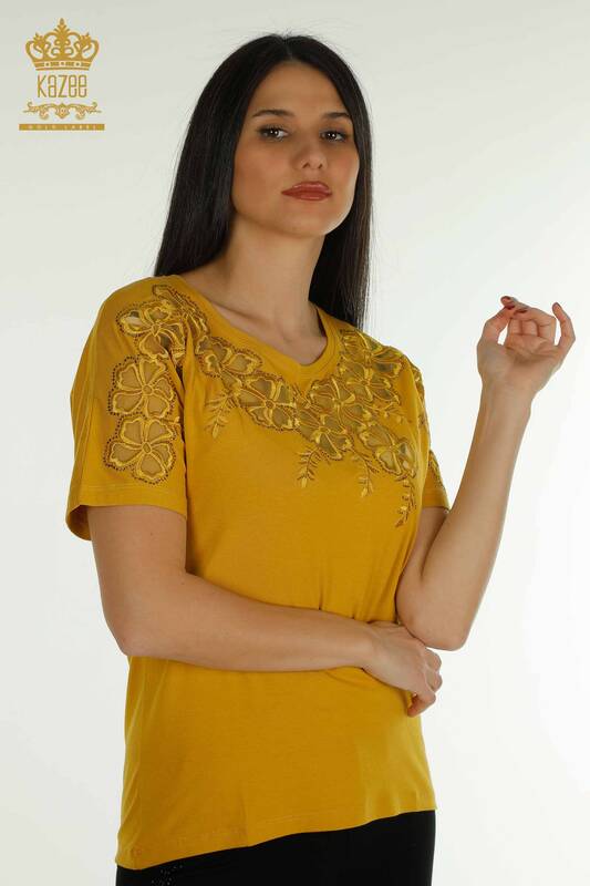 Женская блузка с цветочным узором шафрана оптом - 79049 | КАZЕЕ