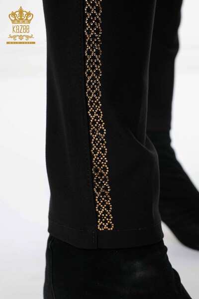 Оптовые женские брюки с карманами в полоску с вышивкой хрустальным камнем - 3564 | КАZЕЕ - Thumbnail
