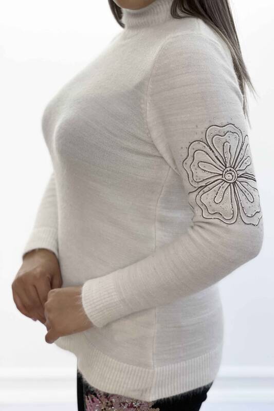 Женский свитер оптом с цветочной вышивкой из ангоры - 18875 | КАZЕЕ