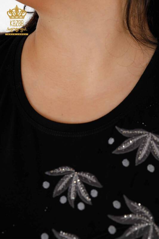 оптом Женская блузка в горошек с цветочным узором и вышивкой камнем - 79009 | КАZEЕ