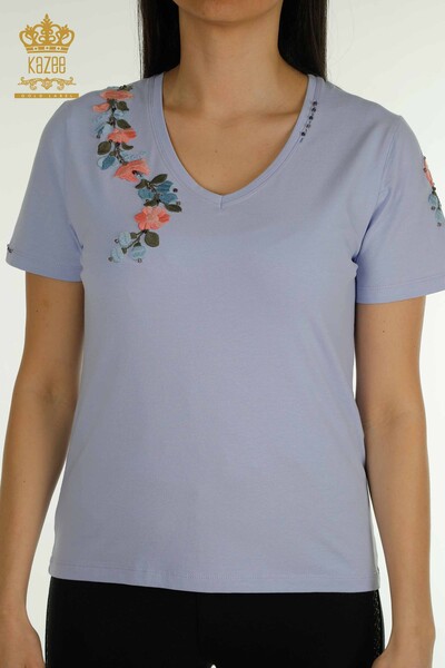 Женская блузка оптом с яркой цветочной вышивкой сиреневого цвета - 79455 | КАZEE - Thumbnail