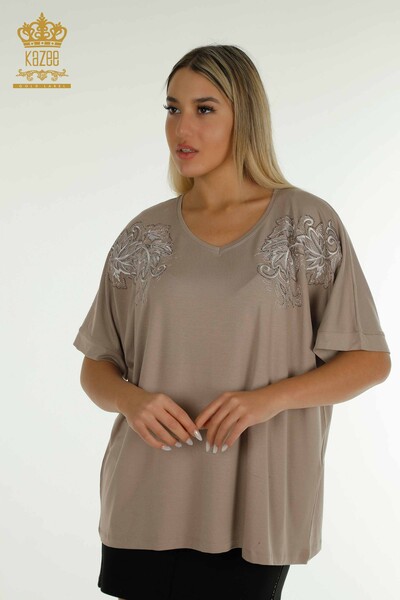 Женская блузка оптом с рисунком листьев норки - 79090 | КАZЕЕ - Thumbnail