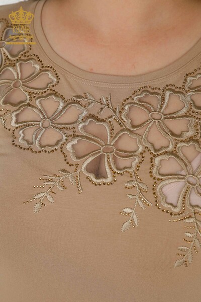 Женская блузка оптом с цветочным узором бежевого цвета - 79049 | КАZЕЕ - Thumbnail