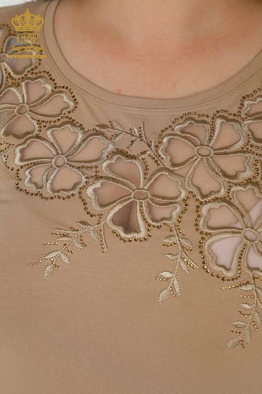 Женская блузка оптом с цветочным узором бежевого цвета - 79049 | КАZЕЕ