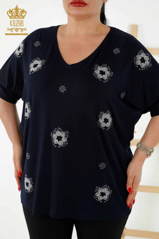Женская блузка оптом с цветочным узором темно-синего цвета - 78879 | КАZЕЕ