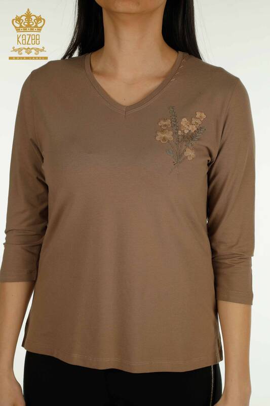 Женская блузка с цветочной вышивкой оптом, светло-коричневая - 79466 | КАZEE