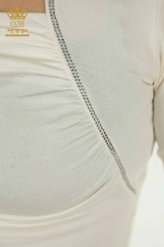 Женская блузка с высоким воротником цвета экрю оптом - 79313 | КАZEE