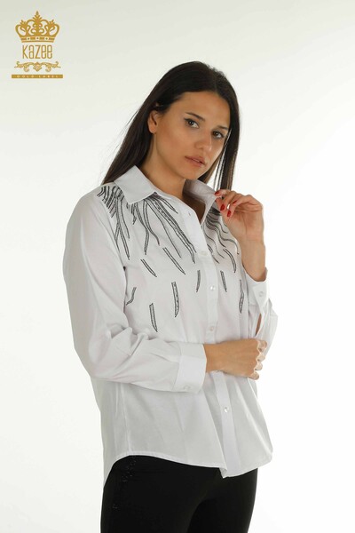 Оптовая продажа женской рубашки с каменной вышивкой белого цвета - 20477 | КАZEE - Thumbnail