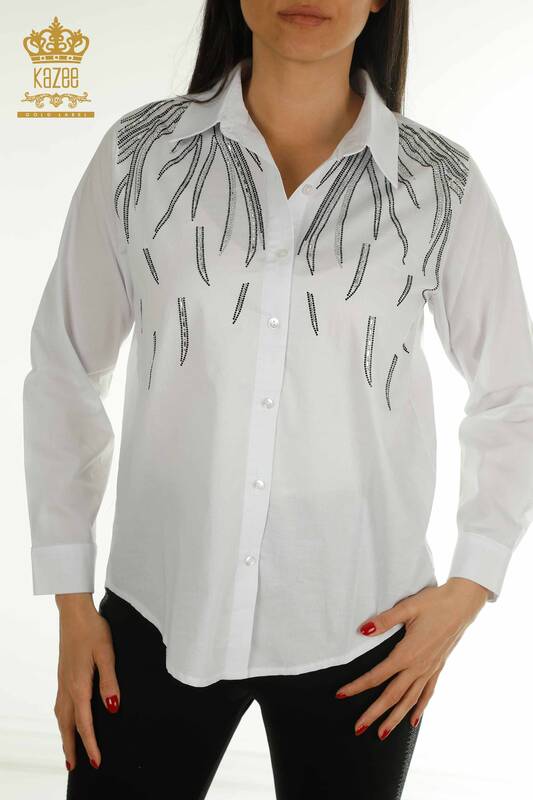 Оптовая продажа женской рубашки с каменной вышивкой белого цвета - 20477 | КАZEE