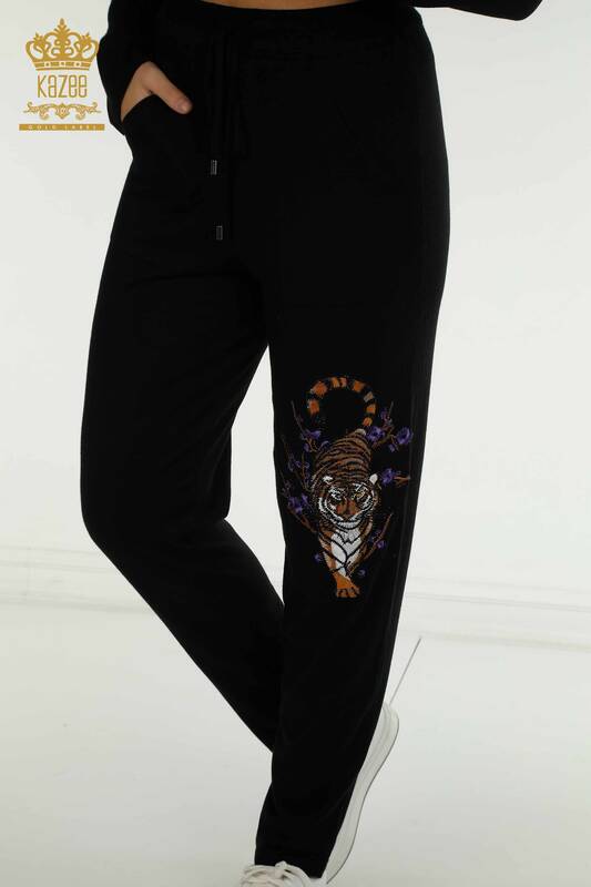 Черный женский спортивный костюм с вышивкой камнями оптом - 16662 | КАZEE