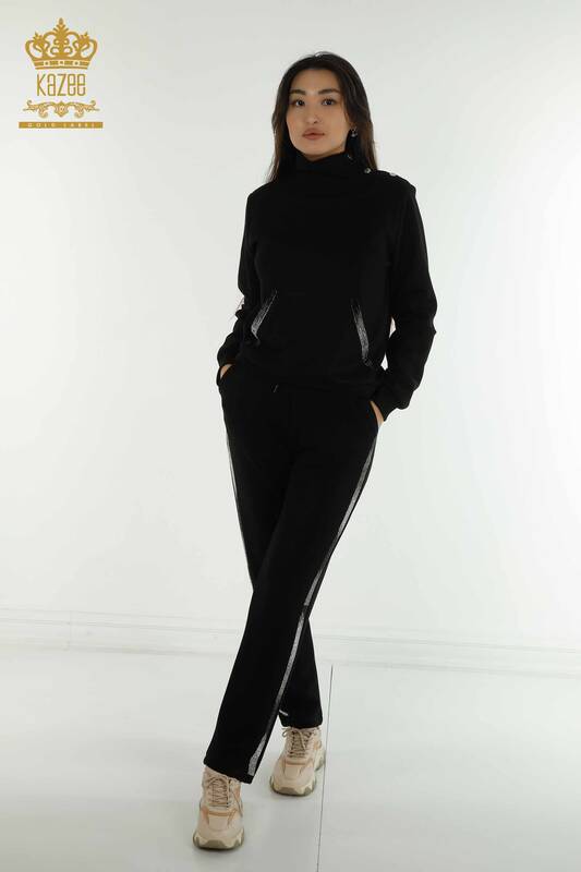 Женский спортивный костюм черного цвета с вышивкой камнями оптом - 17563 | КАZEE