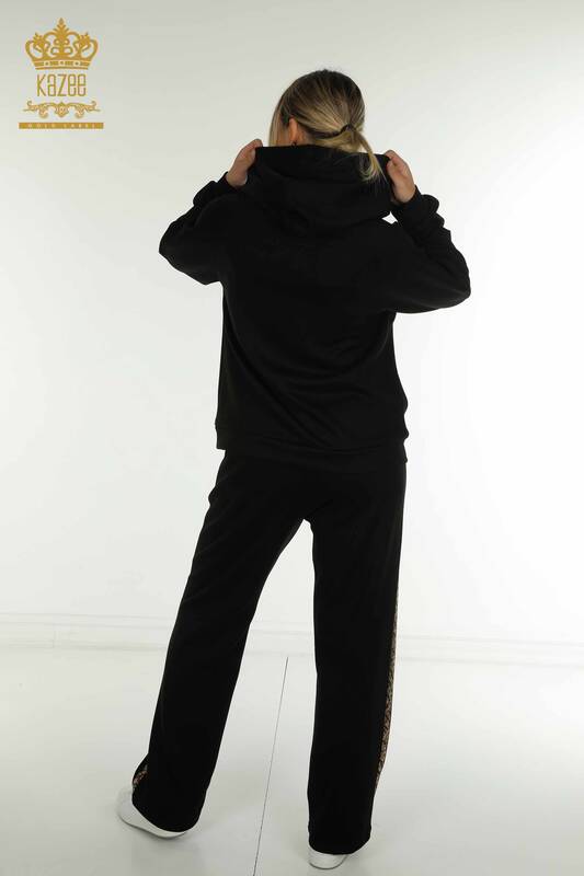 Женский спортивный костюм черного цвета с вышивкой камнями оптом - 17578 | КАZEE